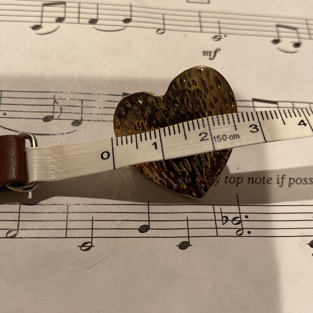 Gold Tone heart earrings - Picture 5 of 6